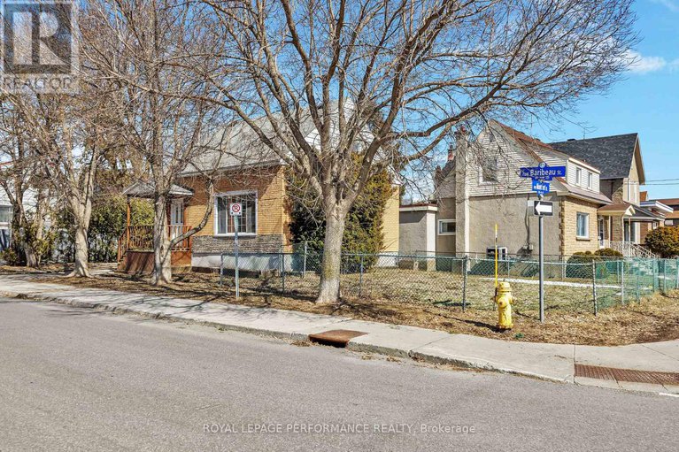 28423853/195-baribeau-street/vanier/ottawa/ontario/K1L7R4_3