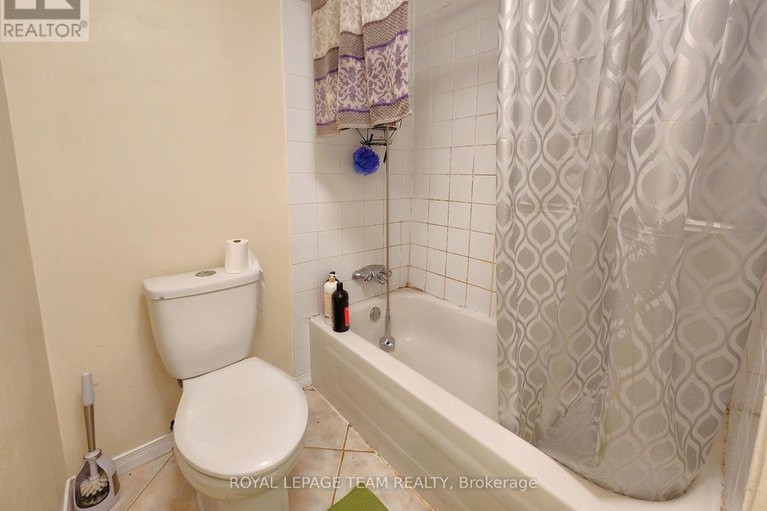 28396854/b-25-bertona-street/craig-henrywoodvale/ottawa/ontario/K2G4G7_17
