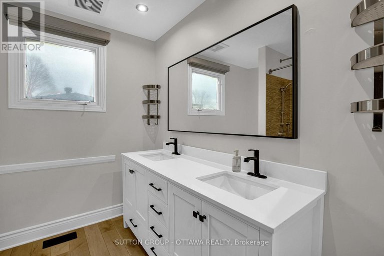 28535998/13-weatherwood-crescent/pineglencountry-place/ottawa/ontario/K2E7C5_38