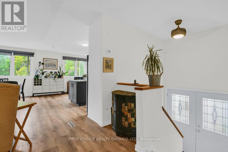 28184849/44-oberon-street/westcliffe-estates/ottawa/ontario/K2H7X8_8