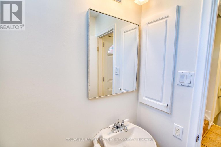 29327357/1947-conrad-avenue/urbandale-acres/ottawa/ontario/K1H6V7_18