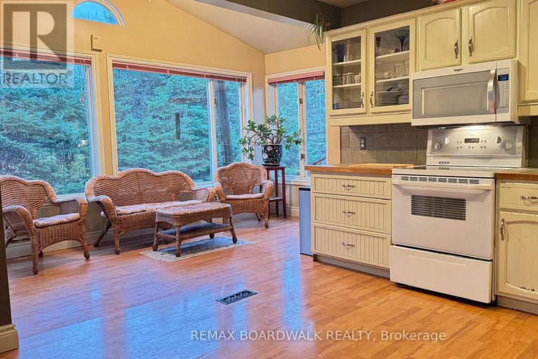 29371555/3042-dangerfield-road-e/north-grenville-twp-kemptville-south/north-grenville/ontario/K0G1J0_12