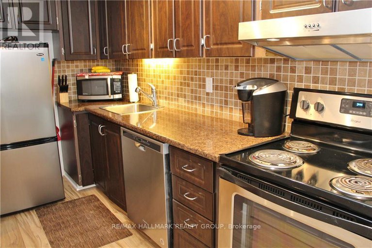 29249916/4-14-sweetbriar-circle/pheasant-run/ottawa/ontario/K2J2K4_11