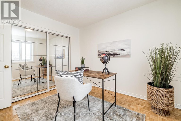 29239640/22-550-straby-avenue/overbrookcastle-heights/ottawa/ontario/K1K1H1_29