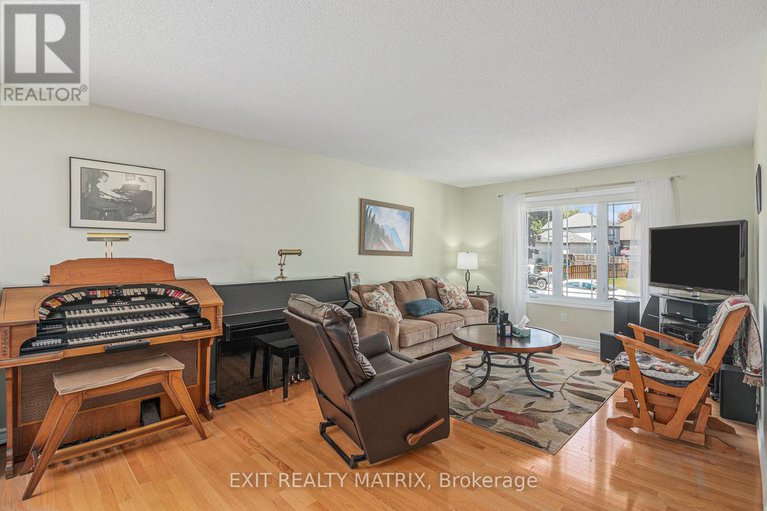 28777182/14-provost-street/north-stormont-finch-twp/north-stormont/ontario/K0A1R0_12