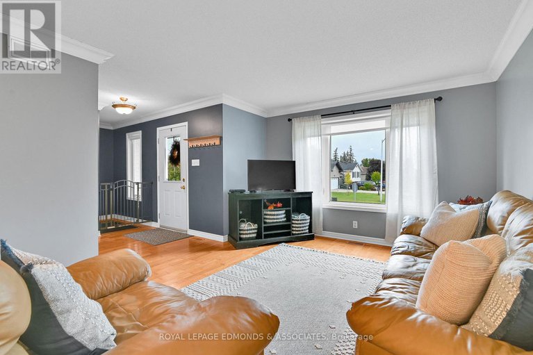 28381416/91-haramis-drive/renfrew/renfrew/ontario/K7V4M4_5