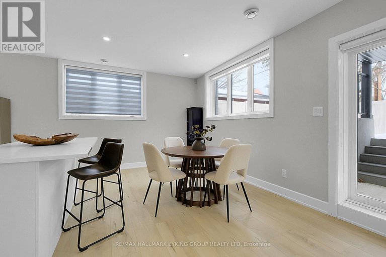 29283028/623-rowanwood-avenue/mckellarhighland/ottawa/ontario/K2A3E3_38