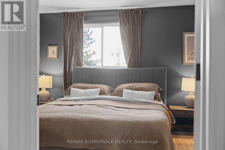 29576732/567-latour-crescent/fallingbrookgardenway-south/ottawa/ontario/K4A1P3_25