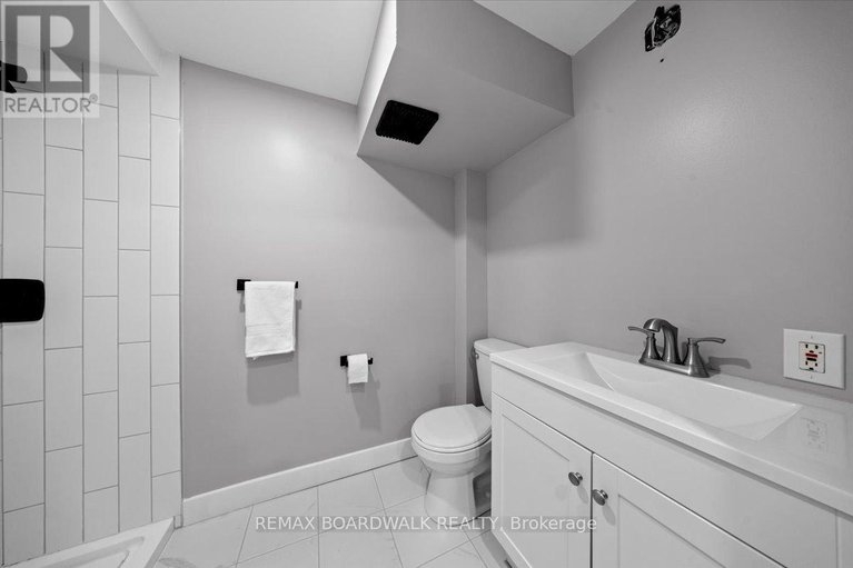 29395129/7-gagnon-court/beaverbrook/ottawa/ontario/K2K1A7_31