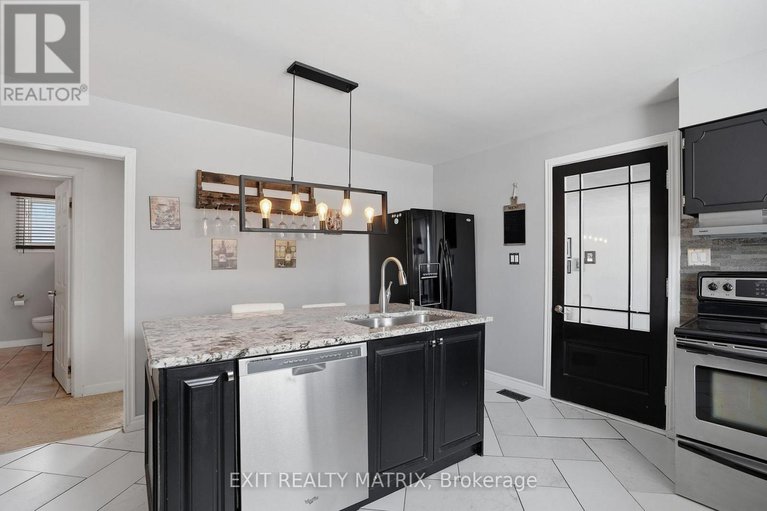 29432668/635-front-road-w/lorignal/champlain/ontario/K0B1K0_12