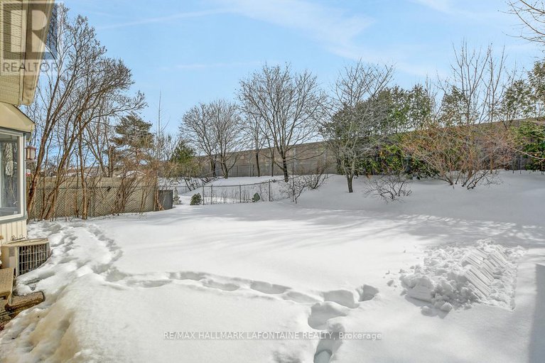 29381191/6128-vineyard-drive/convent-glen/ottawa/ontario/K1C2N6_47