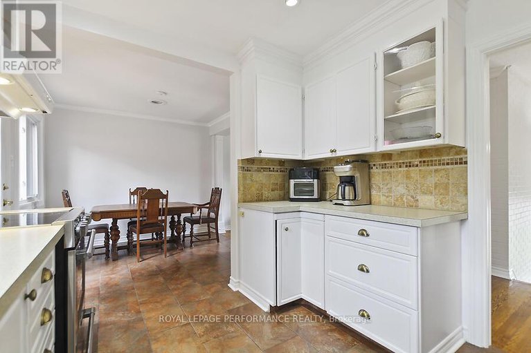 28628194/141-abbotsford-road/glencairnhazeldean/ottawa/ontario/K2L1C6_14