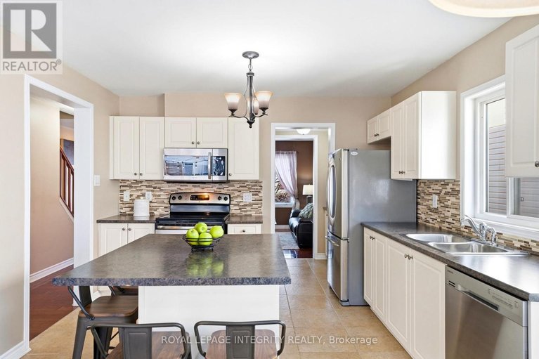 29600892/2720-grand-canal-street/half-moon-bay/ottawa/ontario/K2J0T1_18