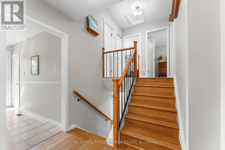 28878550/1044-cromwell-drive/riverside-park/ottawa/ontario/K1V6K5_19