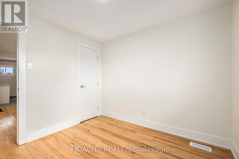 28516012/1030-maitland-avenue/braemar-park/ottawa/ontario/K2C2B6_15