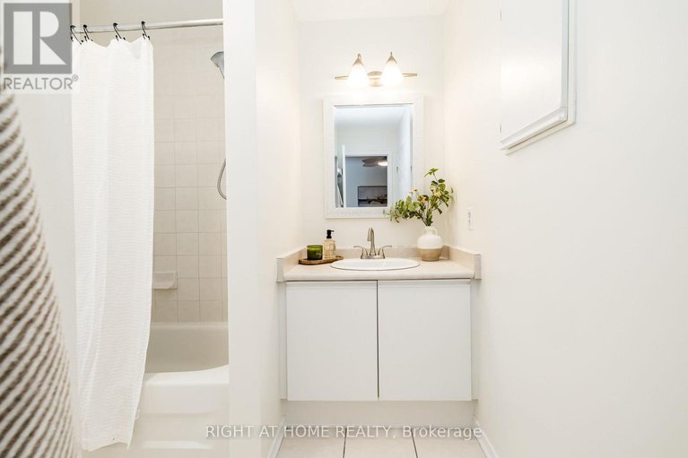 29233158/117-kincardine-drive/glencairnhazeldean/ottawa/ontario/K2V1B1_22