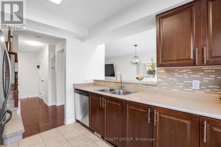 28916020/110-sunshine-crescent/notting-hillsummerside/ottawa/ontario/K4A0V3_11