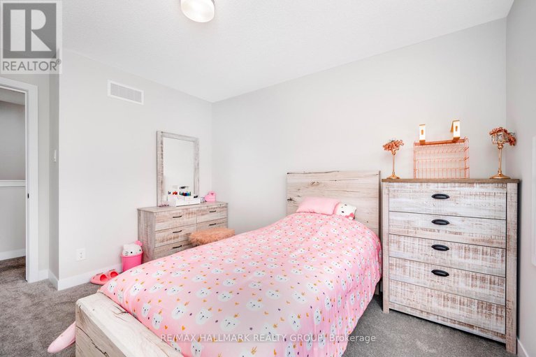28906810/351-falsetto-street/mer-bleuebradley-estatesanderson-park/ottawa/ontario/K1W0S6_19