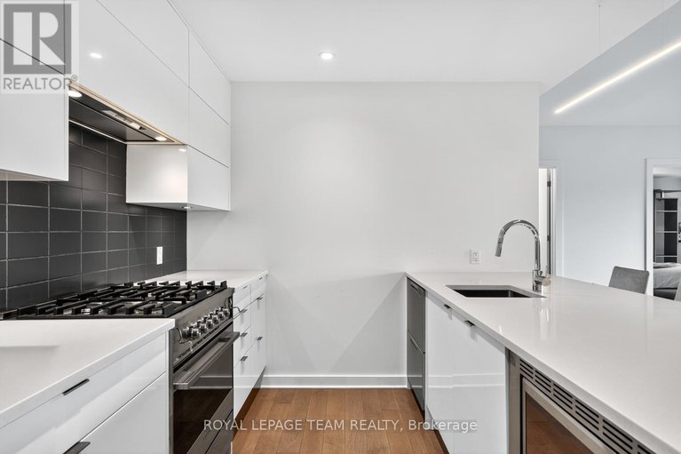 28735068/608-135-barrette-street/vanier/ottawa/ontario/K1L7Z9_30