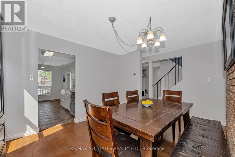28429396/1138-ste-agathe-park/convent-glen-north/ottawa/ontario/K1C2B5_12