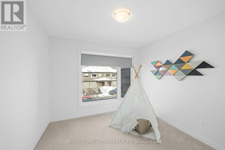 29423906/222-trumpeter-grove/riverside-southgloucester-glen/ottawa/ontario/K4M0N7_19