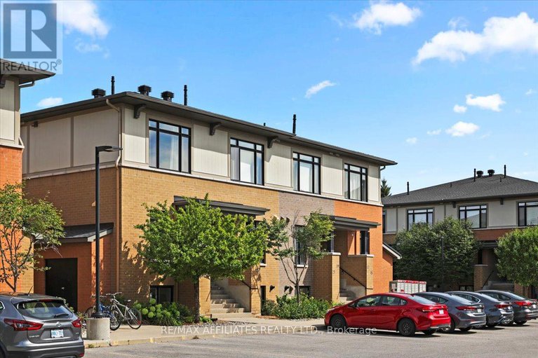 28976421/3-23-bergeron-private/chapel-hill/ottawa/ontario/K1C0C2_2