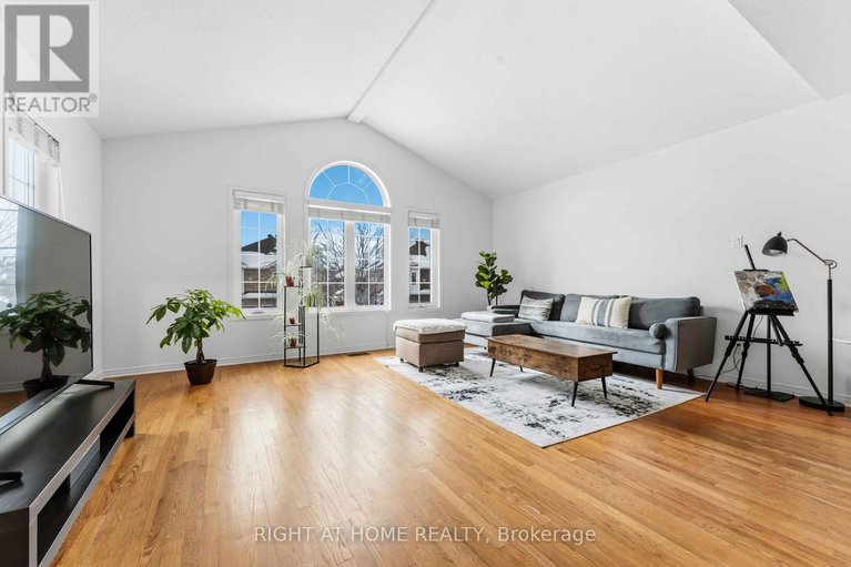 29403444/4-castle-glen-crescent/glencairnhazeldean/ottawa/ontario/K2L4H1_7