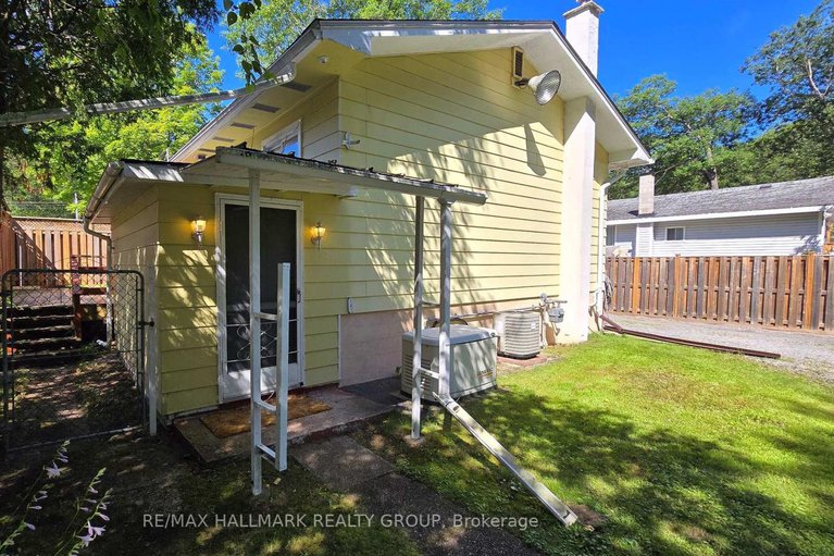 28635855/266-baldwin-street/constance-bay/ottawa/ontario/K0A3M0_36