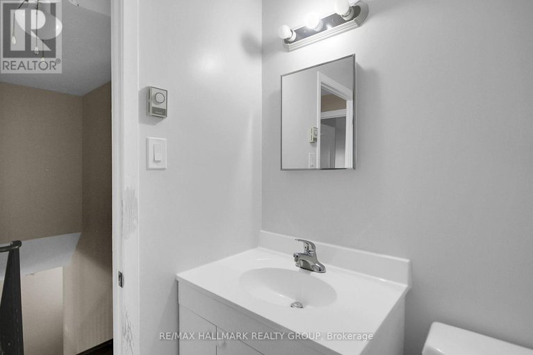 28471405/41-grady-crescent/sheahan-estatestrend-village/ottawa/ontario/K2H5S2_34