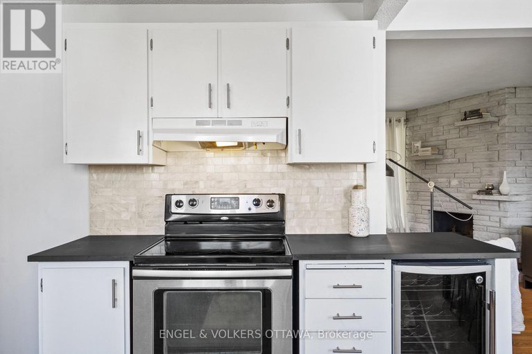 28406748/8-pineglen-crescent/pineglencountry-place/ottawa/ontario/K2E6X7_19