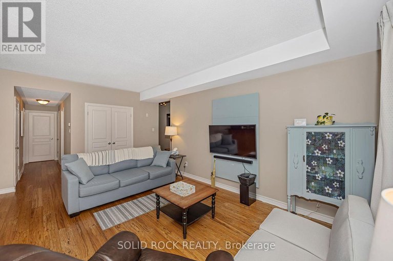 29408258/b-1004-beryl-private/riverside-southgloucester-glen/ottawa/ontario/K1V2M4_11