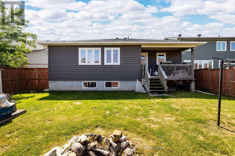 27816105/75-settlement-lane/russell/ontario/K4R0A4_31