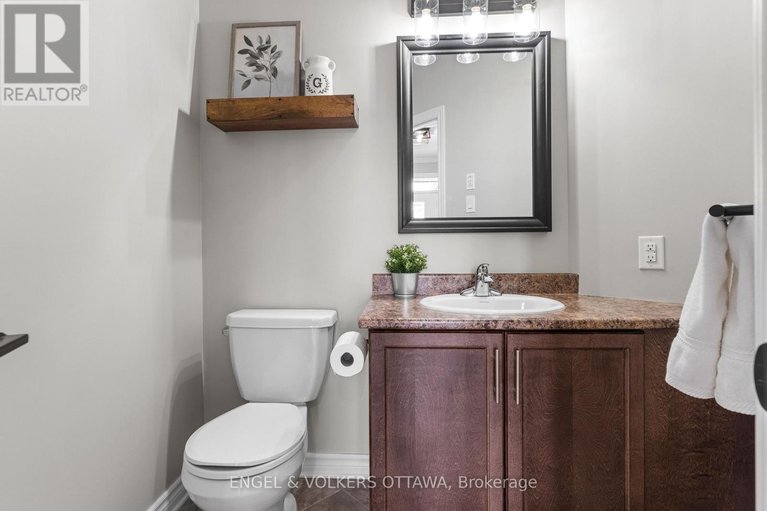 29651114/56-settlement-lane/village-of-russell/russell/ontario/K4R0A4_21