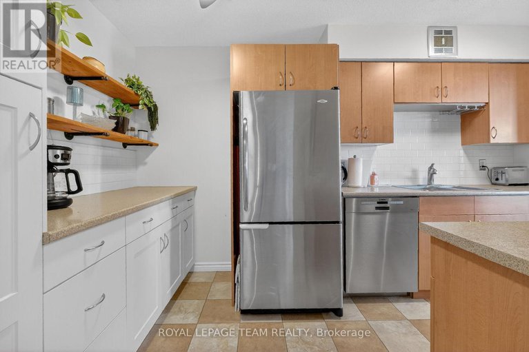 29403239/403-2400-virginia-dr-drive/urbandale-acres/ottawa/ontario/K1H8L3_13