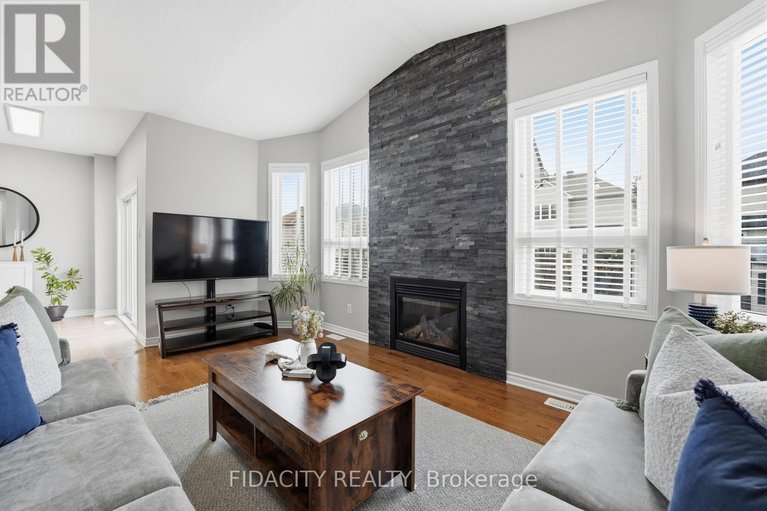29688252/78-black-bear-way/stittsville-south/ottawa/ontario/K2S2G7_17