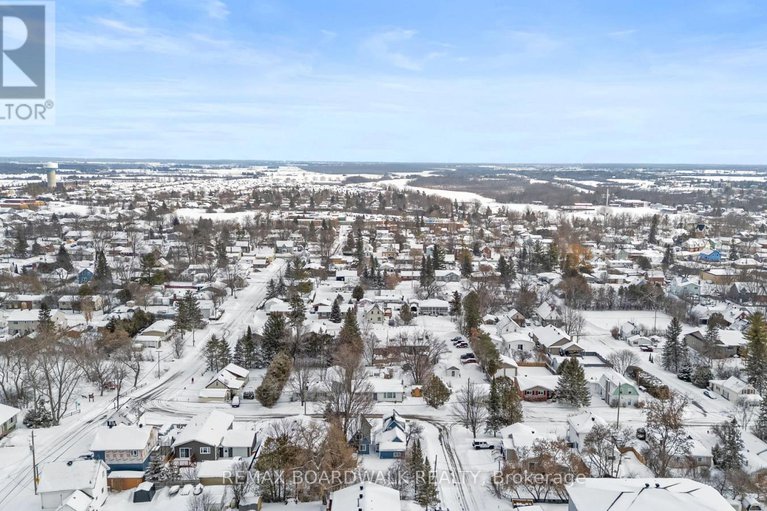 29404062/216-augusta-street/almonte/mississippi-mills/ontario/K0A1A0_37