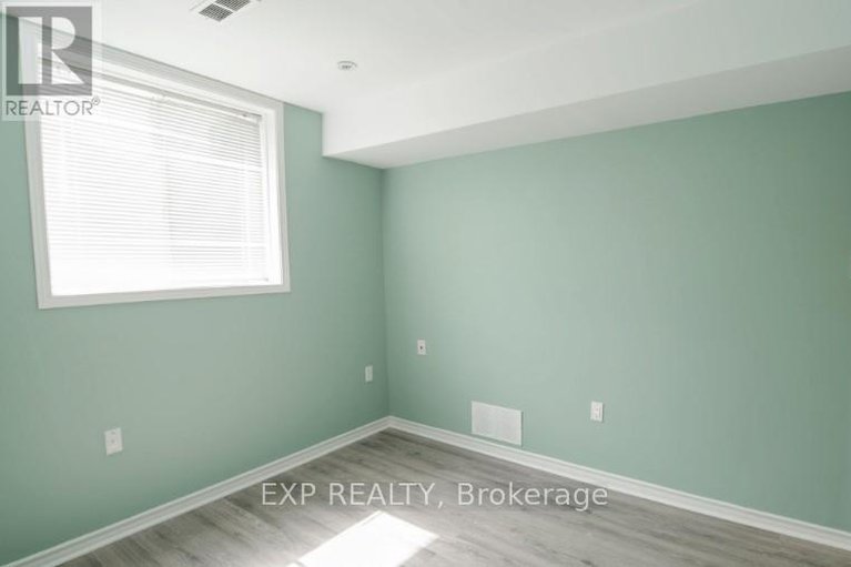 28100045/3-splinter-crescent/fairfield-heights/ottawa/ontario/K2B1B3_19