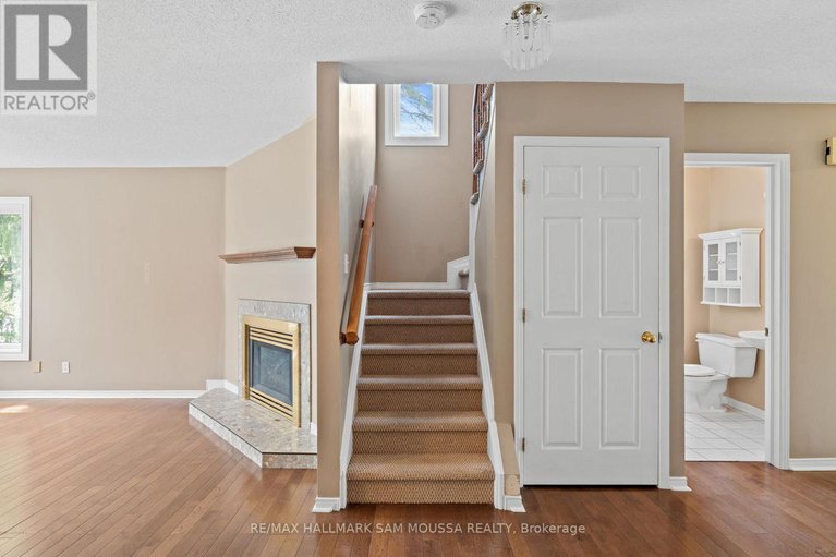 28323981/11-highmont-court/kanata-lakesheritage-hills/ottawa/ontario/K2T1B3_19