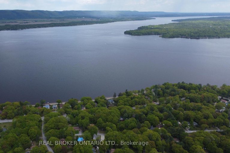 28470618/190-woods-road/constance-bay/ottawa/ontario/K0A3M0_4