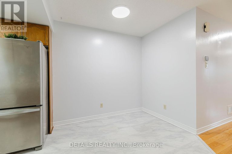 28436731/32-winnegreen-court-w/hunt-club-park/ottawa/ontario/K1G5S2_17