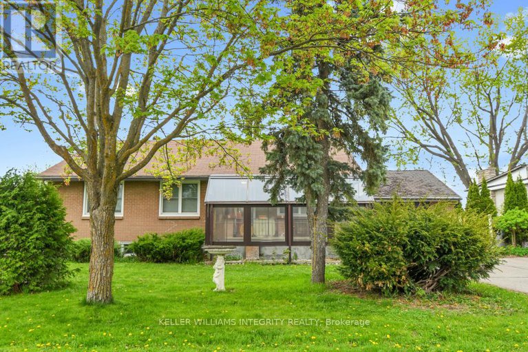 28332943/1077-richard-avenue/billings-bridge/ottawa/ontario/K1H8C3_1