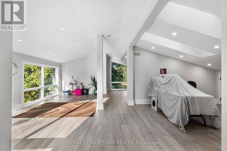 28864114/2318-summerside-drive/manotick-east-to-manotick-station/ottawa/ontario/K4M1B4_37