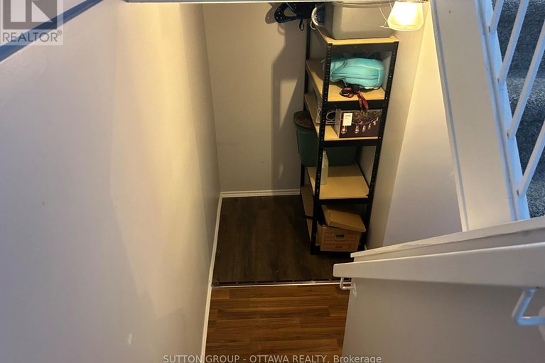 29660871/201-1835-marsala-crescent/fallingbrookpineridge/ottawa/ontario/K4A2E5_20