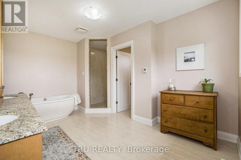 28764522/2465-marchurst-road/kanata-north-west/ottawa/ontario/K2W0H2_27