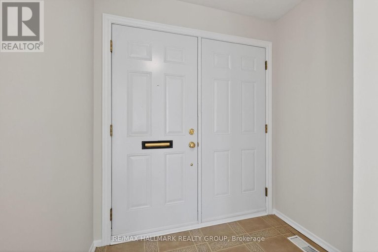 29361218/111-1061-meadowlands-drive/carleton-square/ottawa/ontario/K2C0K5_5