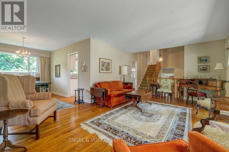 28812016/15-dickson-street/bruce-farmgraham-parkqualicumbellands/ottawa/ontario/K2H7H6_11