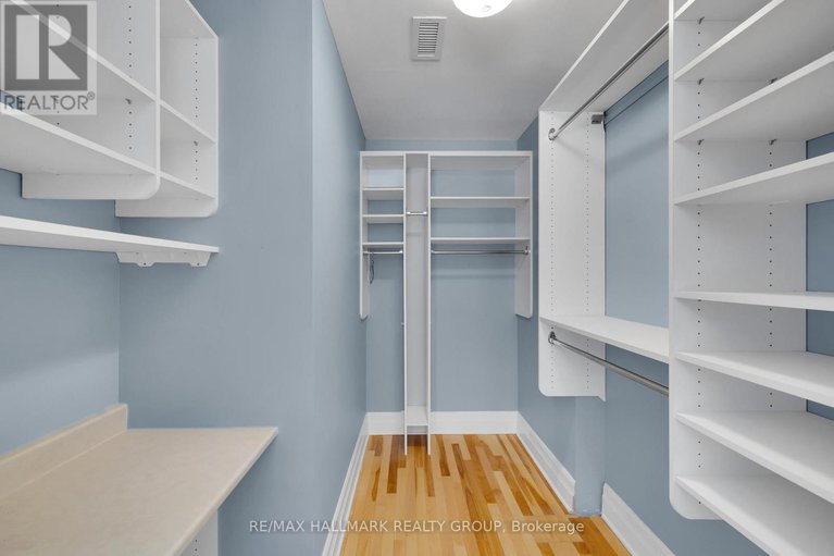 29302759/203-260-besserer-street/sandy-hill/ottawa/ontario/K1N1J3_19