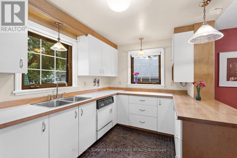 28932809/895-dundee-avenue/queensway-terrace-north/ottawa/ontario/K2B5T2_17