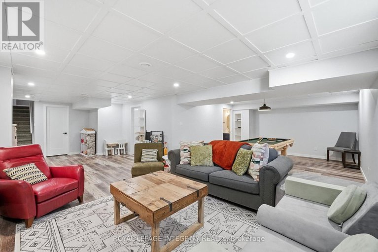 29628292/525-yellow-birch-street/mer-bleuebradley-estatesanderson-park/ottawa/ontario/K1W0J3_34