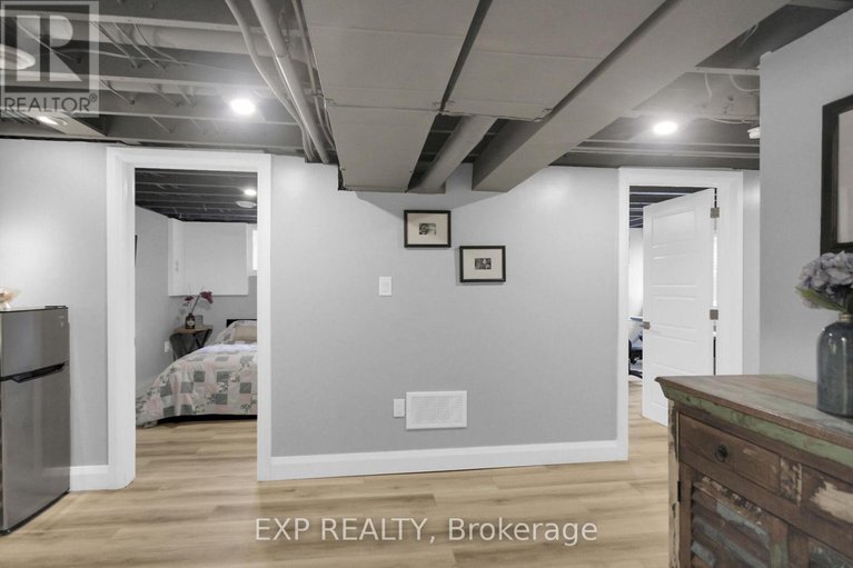 28339228/1447-maxime-street/pineview/ottawa/ontario/K1B4E7_18